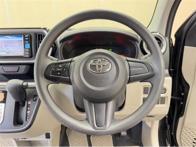 パッソ X Lパッケージ 衝突被害軽減ブレーキ ペダル踏み間違い急発進抑制装置 ナビ フルセグ Bluetooth LED ベンチシート アイドリングストップ スマートキー オートエアコン 先進ライト 車線逸脱警報 記録簿(7枚目)