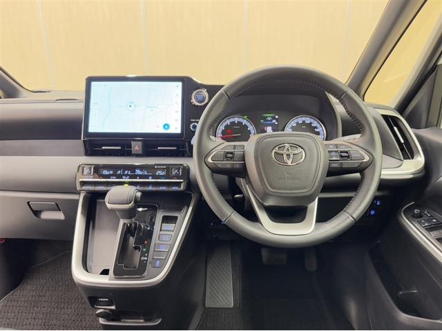 ノアならではの見晴らしのよい前方視界で、快適なドライブをお楽しみいただけます。