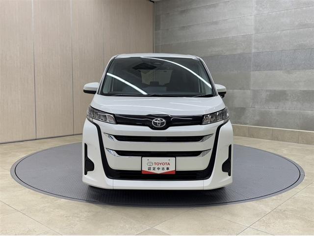 お車購入のポイントとなるフロントマスクです。上質で迫力あるデザインですね☆☆