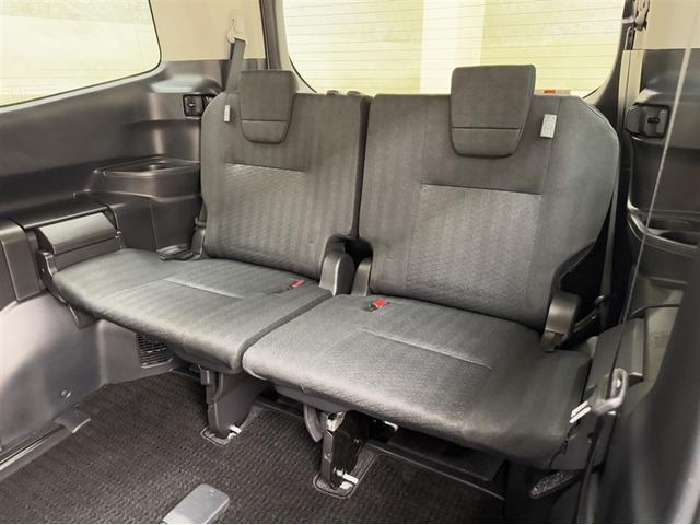 ２列目シートに加え後ろにもう１列の存在が魅力の３列シート。３列目は収納可能なシートなので必要に応じて出したり、しまったりが可能。