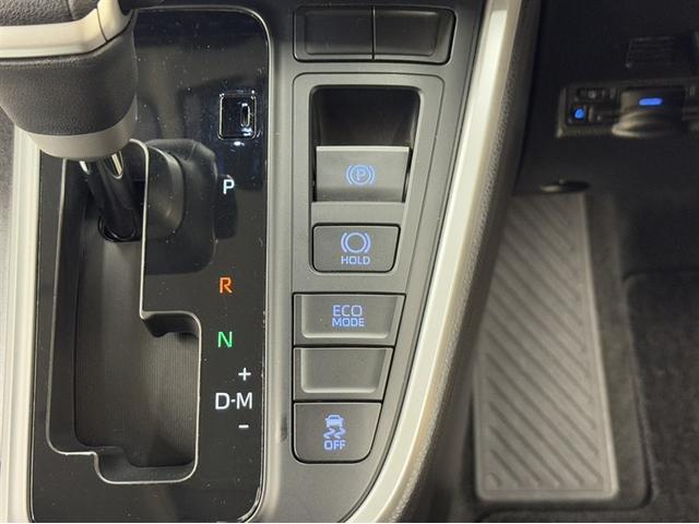ホールド機能付電動パーキング装備です。信号待ちや坂道発進の際にとても便利な装備です。