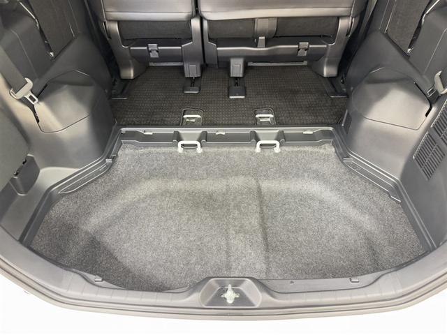 スーパーラゲッジボックスです。高さのある物など収納に便利な床下収納スペースです。