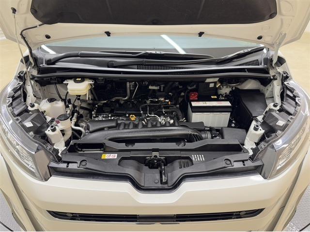 トヨタ中古車「まるごとクリーニング」施工済。エンジンルームを専用洗剤で洗浄！高圧＆スチーム洗浄も行います。樹脂部分も艶出し剤でピカピカです☆☆