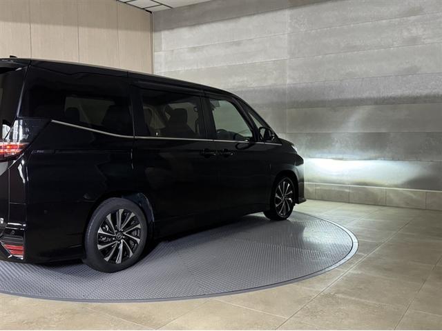 ヴォクシー ハイブリッドＳ－Ｚ　全周囲モニター　ドラレコ　シートヒーター　ディスプレイオーディオ　ナビ　フルセグＴＶ　ＤＶＤ　Ｂｌｕｅｔｏｏｔｈ　両側電動スライドドア　ＥＴＣ２．０　クルーズコントロール　ＡＣ１００Ｖ／１５００Ｗ（18枚目）