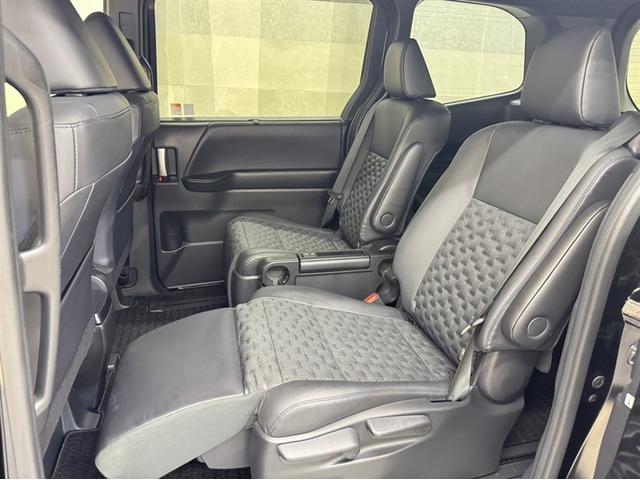 ヴォクシー ハイブリッドＳ－Ｚ　全周囲モニター　ドラレコ　シートヒーター　ディスプレイオーディオ　ナビ　フルセグＴＶ　ＤＶＤ　Ｂｌｕｅｔｏｏｔｈ　両側電動スライドドア　ＥＴＣ２．０　クルーズコントロール　ＡＣ１００Ｖ／１５００Ｗ（25枚目）