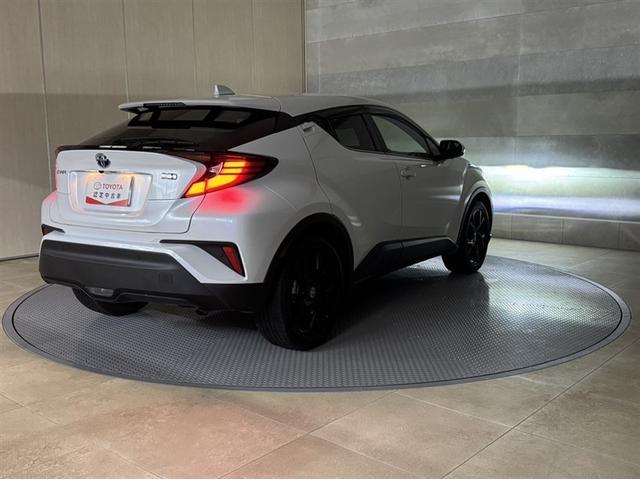 Ｃ－ＨＲ Ｇ　モード　ネロ　セーフティプラスＩＩＩ　衝突被害軽減ブレーキ　ペダル踏み間違い急発進抑制装置　ドライブレコーダー　ナビ　フルセグ　Ｂｌｕｅｔｏｏｔｈ　シートヒーター　ＥＴＣ　ブラインドスポットモニター　全周囲カメラ　クルーズコントロール（18枚目）