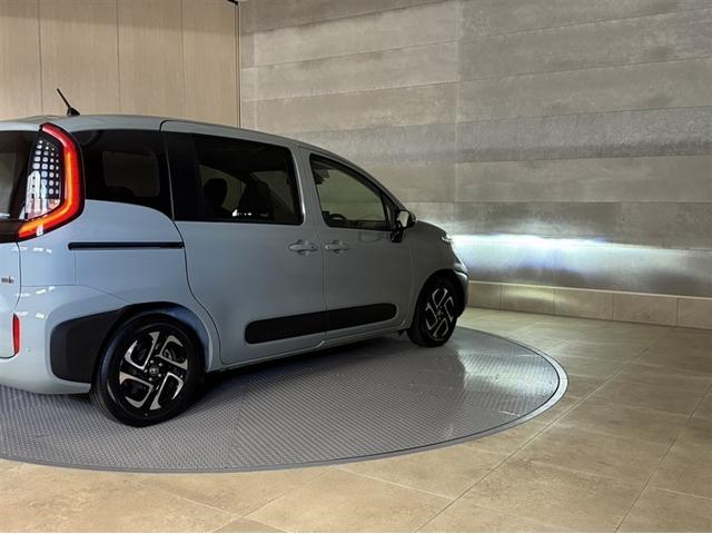 シエンタ ハイブリッドＺ　衝突被害軽減ブレーキ　ペダル踏み間違い急発進抑制装置　ドライブレコーダー　電源コンセント　ナビ　フルセグ　Ｂｌｕｅｔｏｏｔｈ　後席モニター　ＥＴＣ　ＬＥＤ　クルーズコントロール　全周囲カメラ（18枚目）