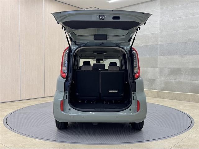 シエンタ ハイブリッドＺ　衝突被害軽減ブレーキ　ペダル踏み間違い急発進抑制装置　ドライブレコーダー　電源コンセント　ナビ　フルセグ　Ｂｌｕｅｔｏｏｔｈ　後席モニター　ＥＴＣ　ＬＥＤ　クルーズコントロール　全周囲カメラ（33枚目）