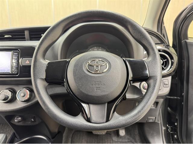 ヴィッツ F セーフティーエディションII 衝突被害軽減ブレーキ ナビ ワンセグ Bluetooth ETC バックモニター 先進ライト 車線逸脱警報 スマートキー マニュアルエアコン CD再生 横滑り防止装置 盗難防止装置(7枚目)