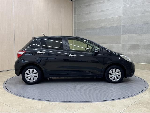 ヴィッツ F セーフティーエディションII 衝突被害軽減ブレーキ ナビ ワンセグ Bluetooth ETC バックモニター 先進ライト 車線逸脱警報 スマートキー マニュアルエアコン CD再生 横滑り防止装置 盗難防止装置(15枚目)