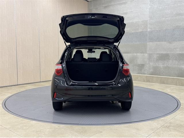 ヴィッツ F セーフティーエディションII 衝突被害軽減ブレーキ ナビ ワンセグ Bluetooth ETC バックモニター 先進ライト 車線逸脱警報 スマートキー マニュアルエアコン CD再生 横滑り防止装置 盗難防止装置(26枚目)