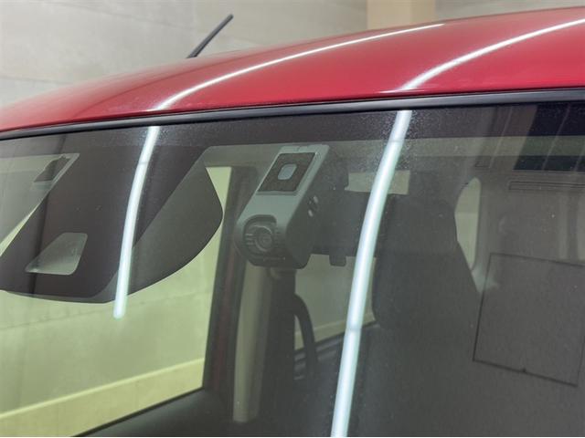 ドライブレコーダー搭載！万が一の場合、責任の所在を明確にできるのは勿論、観光等お出かけ先の景色を残しておけます♪録画が残ると思えば、自分自身も安全運転を意識しますよね！