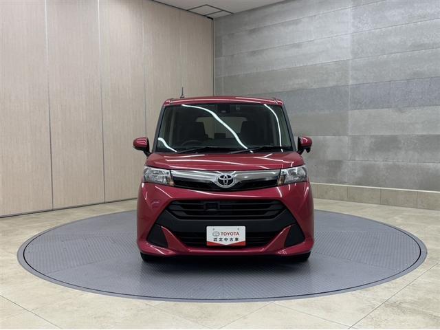 お車購入のポイントとなるフロントマスクです！シャープな目つきが印象的なデザインのヘッドランプです。