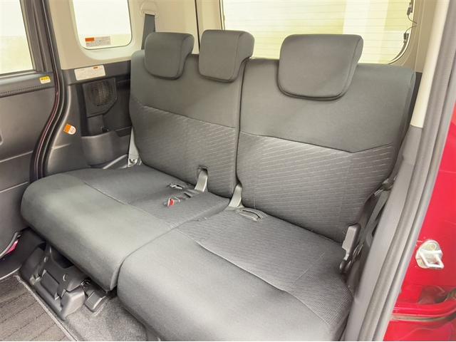 ゆったり座れるセカンドシート。足元も広々していて乗り心地も良いです☆ＩＳＯＦＩＸ対応のチャイルドシートも簡単に固定できます☆ｅ