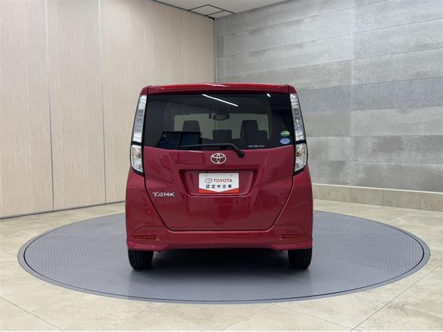 リヤ、後ろから見るとまた車の印象が変わってきますね☆☆