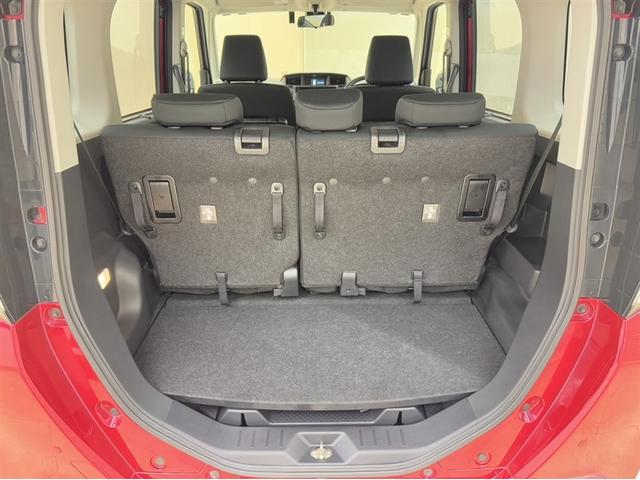 広さと使い勝手が気になるラゲージスペースはこちら。十分な広さですね！