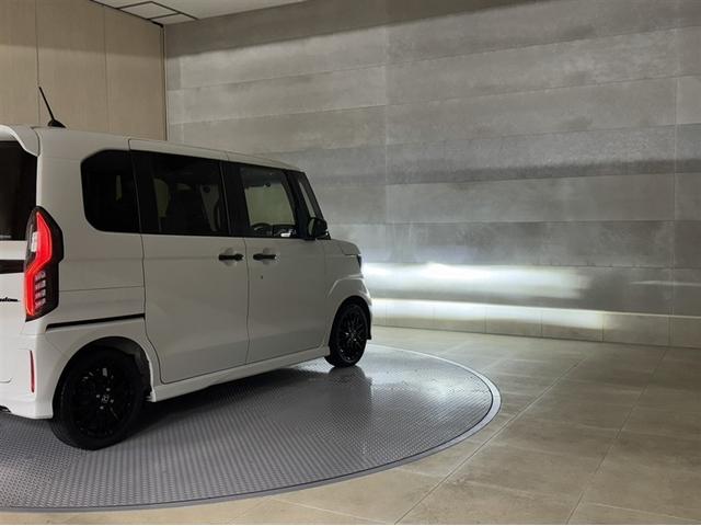 ＬＥＤヘッドランプです。十分な明るさを保ちつつも消費電力が少なく、バルブ寿命も長いのが特徴です。瞬時にＭＡＸの光量を発揮するのもＬＥＤならではです。