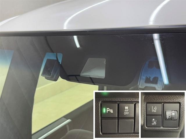 衝突被害軽減ブレーキに加え、ペダル踏み間違い急発進抑制装置等を搭載した「サポカーＳ」です。安全機能の詳細はスタッフまでおたずねください。機能を過信せず、必ずご自身で安全運転を行ってください。