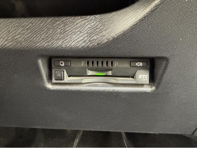 アクア Sスタイルブラック ドラレコ 全周囲モニター 衝突被害軽減ブレーキ ペダル踏み間違い急発進抑制装置 車線逸脱警報装置 オートハイビーム ワンセグ内蔵メモリー Bluetooth対応 ETC スマートキー LEDライト(14枚目)