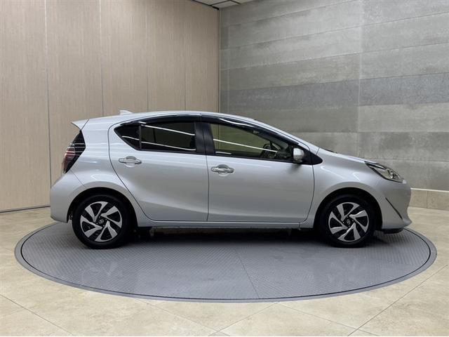 アクア Sスタイルブラック ドラレコ 全周囲モニター 衝突被害軽減ブレーキ ペダル踏み間違い急発進抑制装置 車線逸脱警報装置 オートハイビーム ワンセグ内蔵メモリー Bluetooth対応 ETC スマートキー LEDライト(19枚目)