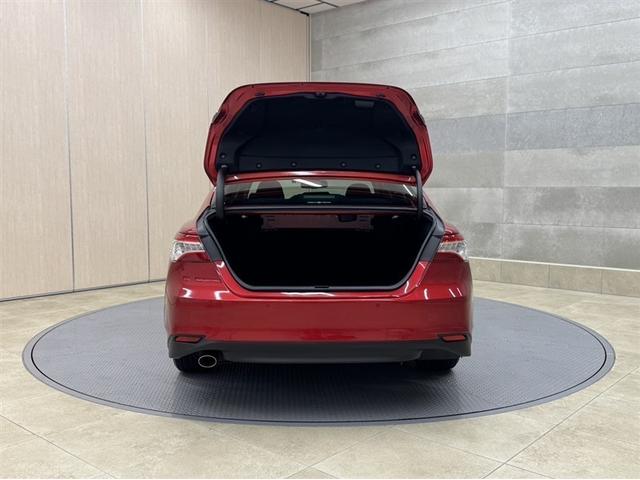 カムリ Ｇレザーパッケージ　衝突被害軽減ブレーキ　ペダル踏み間違い急発進抑制装置　ドライブレコーダー　シートヒーター　ナビ　フルセグ　Ｂｌｕｅｔｏｏｔｈ　ＥＴＣ　ＬＥＤ　本革　ブラインドスポットモニター　クルーズコントロール（32枚目）