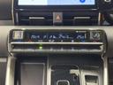 デュアルオートエアコン付きです。運転席・助手席でそれぞれ吹き出す風の温度や風量など自動調整してくれます。