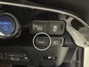 HUD=ヘディングアップディスプレイ。フロントガラス下部に速度やハイブリッドシステムの走行状態などを映し出し、視線を余り動かすことなく確認出来ます。