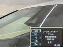 衝突被害軽減ブレーキに加え、ペダル踏み間違い急発進抑制装置等を搭載した「サポカーS」です。安全機能の詳細はスタッフまでおたずねください。機能を過信せず、必ずご自身で安全運転を行ってください。