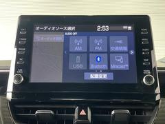 ディスプレイオーディオを装備。スマホと車をつなぐことで、これまでのナビに加えていろんなサービスが楽しめます。 4