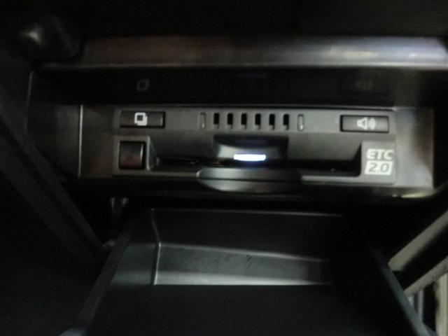 カムリ Ｇレザーパッケージ　衝突被害軽減　ＤＶＤプレーヤー　定期点検記録簿　ＬＥＤランプ　ナビＴＶ　横滑り防止　本革シート　電動シート　イモビライザー　エアバッグ　キーフリー　メモリ－ナビ　オートクルーズ　ＡＢＳ　オートエアコン（13枚目）