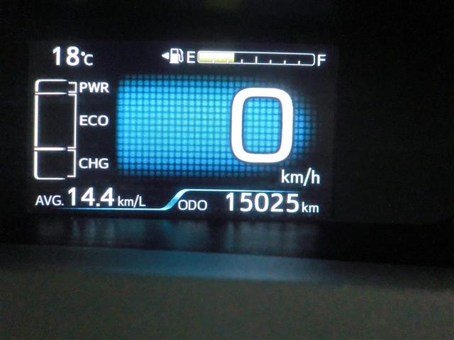 プリウス S 衝突軽減 4wd フルセグTV エアコン LEDヘッドライト バックガイドモニター クルコン ETC車載器 盗難防止システム メモリナビ パワーステアリング カーテンエアバック ワンオーナー ABS(5枚目)