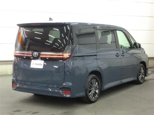 ヴォクシー Ｓ－Ｇ　点検記録簿付　Ｒカメラ　メモリーナビ　アルミホイル　ＬＥＤヘッドランプ　横滑り防止装置　スマートキ　キーレスエントリー　３列シート　ナビ＆ＴＶ　フルセグテレビ　ワンオーナー　盗難防止システム　ＥＴＣ（4枚目）