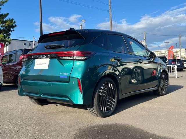 オーラ 1.2 G FOUR 4WD 試乗車アップ アラウドビューモニター ス(3枚目)