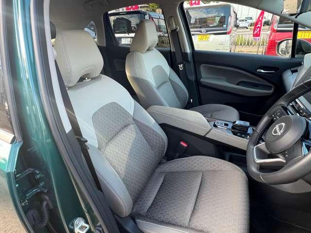 オーラ 1.2 G FOUR 4WD 試乗車アップ アラウドビューモニター ス(17枚目)