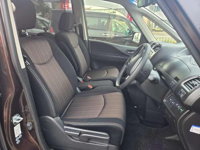 セレナ ２．０　ハイウェイスター　Ｖセレクション＋Ｓａｆｅｔｙ　４ＷＤ　純正ナビ　オートスライドドア（15枚目）