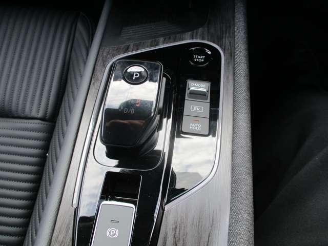 オーラ 1.2 G FOUR レザーエディション 4WD 試乗車UP アラウンドビューモニター SOS(8枚目)