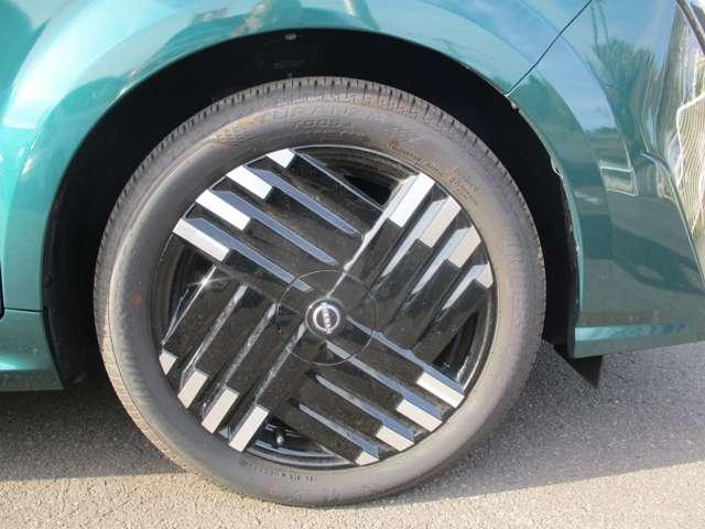 オーラ 1.2 G FOUR レザーエディション 4WD 試乗車UP アラウンドビューモニター SOS(17枚目)