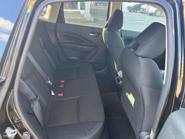 窮屈さを感じさせない後部座席でドライブを楽しみましょう♪