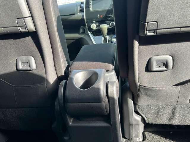 �^�]�ȂƏ���Ȃ̊Ԃɂ���A�[�����X�g��������ƂQ��ڂɂR�l��邱�Ƃ��ł��܂��B