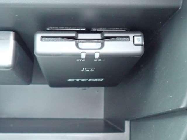 ノート １．２　Ｘ　Ｖセレクション　インテリミラー　エマブレ　アラウンドビュー　衝突被害軽減装置　全周囲カメラ　バックビューモニター　禁煙車　ワンオーナー　イモビライザー　ドラレコ付　記録簿　インテリキー　オートエアコン　Ａストップ　Ｗエアバック　ＥＴＣ　ＡＢＳ　メモリーナビ（12枚目）