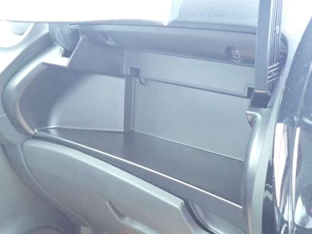 ノート １．２　Ｘ　Ｖセレクション　インテリミラー　エマブレ　アラウンドビュー　衝突被害軽減装置　全周囲カメラ　バックビューモニター　禁煙車　ワンオーナー　イモビライザー　ドラレコ付　記録簿　インテリキー　オートエアコン　Ａストップ　Ｗエアバック　ＥＴＣ　ＡＢＳ　メモリーナビ（17枚目）