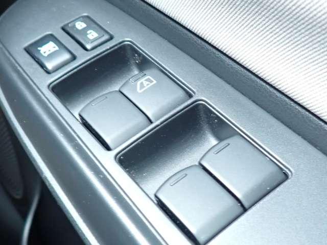 ノート １．２　Ｘ　Ｖセレクション　インテリミラー　エマブレ　アラウンドビュー　衝突被害軽減装置　全周囲カメラ　バックビューモニター　禁煙車　ワンオーナー　イモビライザー　ドラレコ付　記録簿　インテリキー　オートエアコン　Ａストップ　Ｗエアバック　ＥＴＣ　ＡＢＳ　メモリーナビ（18枚目）