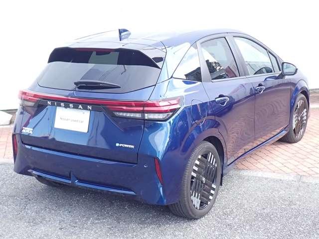 オーラ 1.2 G レザーエディション 当社社用車 ワンオーナ 追突防止 レーダークルーズ 車線逸脱警報装置 禁煙車 LED ドライブレコーダー 盗難防止 記録簿 バックモニター ETC インテリジェントキー メモリーナビゲーション AW ABS(2枚目)