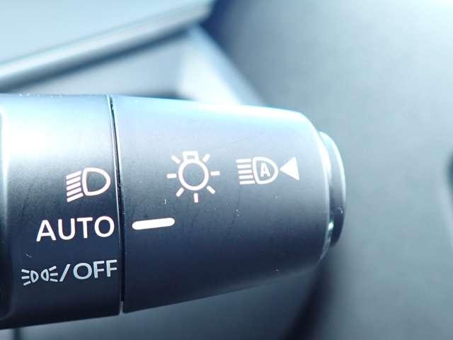 オーラ 1.2 G レザーエディション 当社社用車 ワンオーナ 追突防止 レーダークルーズ 車線逸脱警報装置 禁煙車 LED ドライブレコーダー 盗難防止 記録簿 バックモニター ETC インテリジェントキー メモリーナビゲーション AW ABS(16枚目)