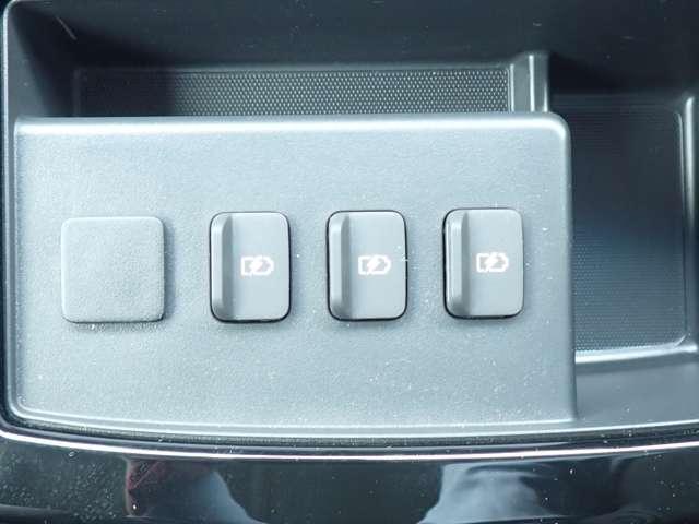 エルグランド 250ハイウェイスターS アーバンクロム 後席モニター アラウンドビューM 記録簿付 両電動ドア ドライブレコーダ 1オナ サイドカメラ インテリキー パワーウインドウ LEDライト メモリーナビ セキュリティ Bカメラ クルコン カーテンエアバック AW(18枚目)