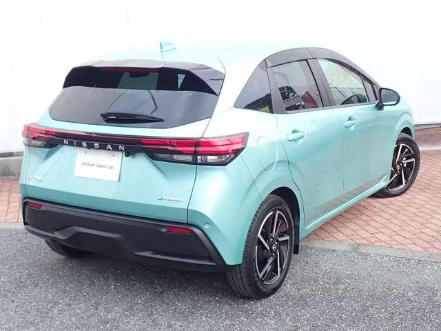 後部ガラスにはプライバシーガラスが装備されており不快な紫外線や日差しをカットしてくれますので快適にお乗りいただけます♪