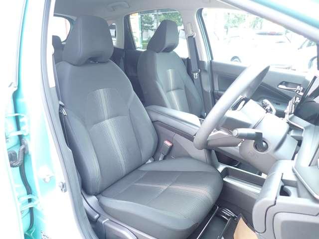 運転席は座り心地が良く快適にドライブをしていただけます。