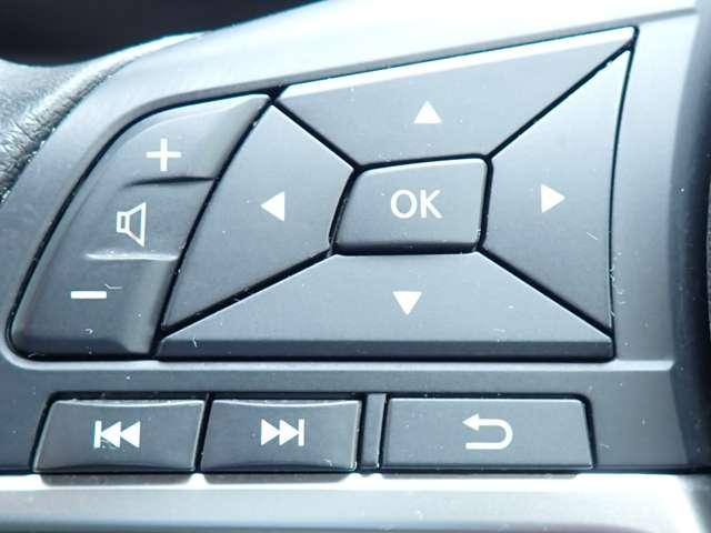 ステアリングスイッチが装備されておりステアリングから手を離す事無くオーディオ類の操作が可能ですので非常に便利です♪
