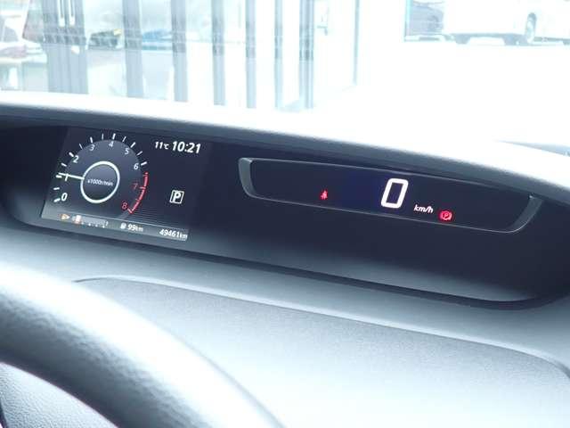 デジタル式のスピードメーターですので明るい場所でも暗い場所でも見やすくなっております♪