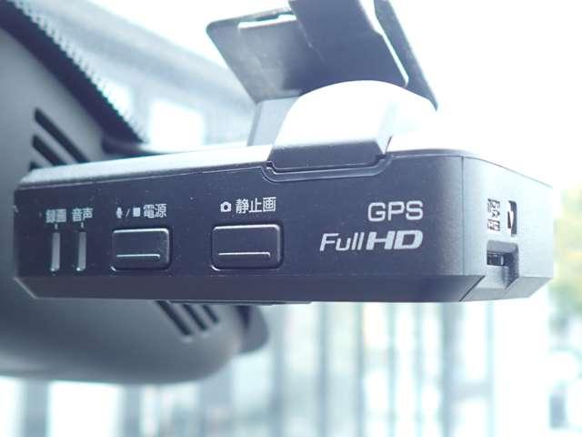 純正ドライブレコーダー付　が装備されており万が一の事故の際も映像にして残しておく事により自分自身を守る事が可能です♪